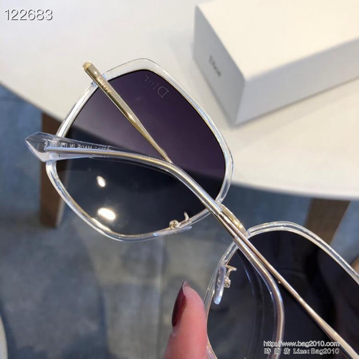 DIOR-迪奧  經典版型偏光眼鏡 2019新款 時尚高雅墨鏡 女士太陽鏡  lly1215